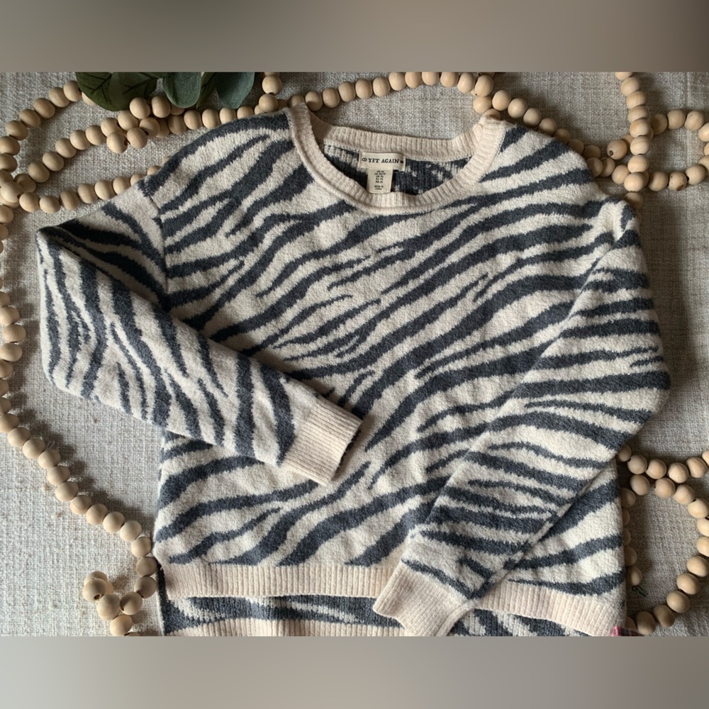 Yet again women’s cotton sweater with animal print